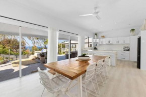 WHITE BEACH HOUSE High on Belmore, PETS welcome